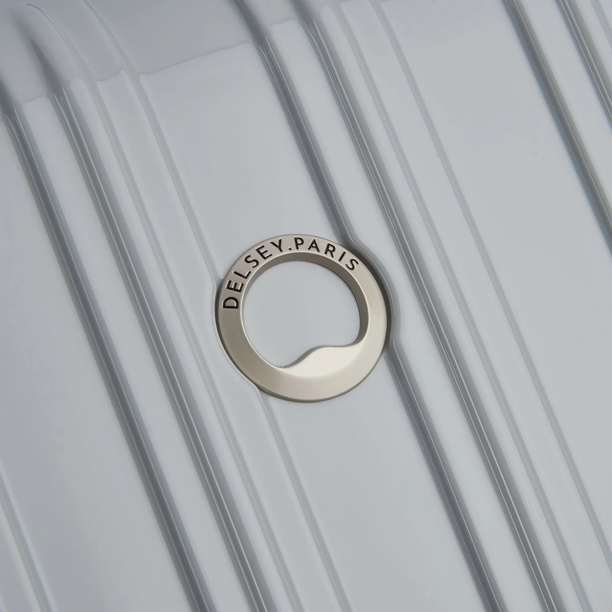 HELIUM AERO - Carry-On Plus Expandable Spinner