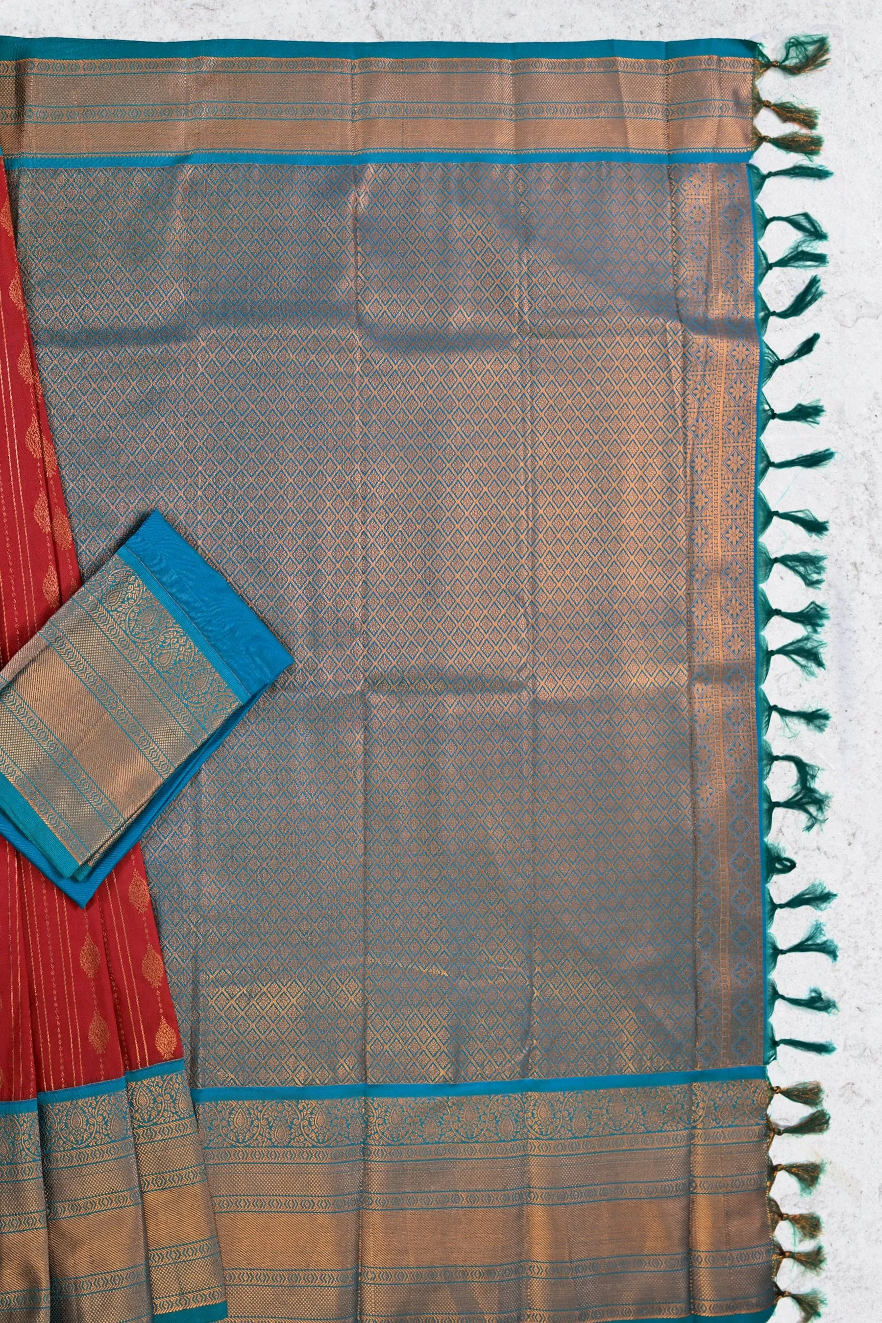 Luxurious Kanchipuram Silk Saree with Golden Zari Motifs